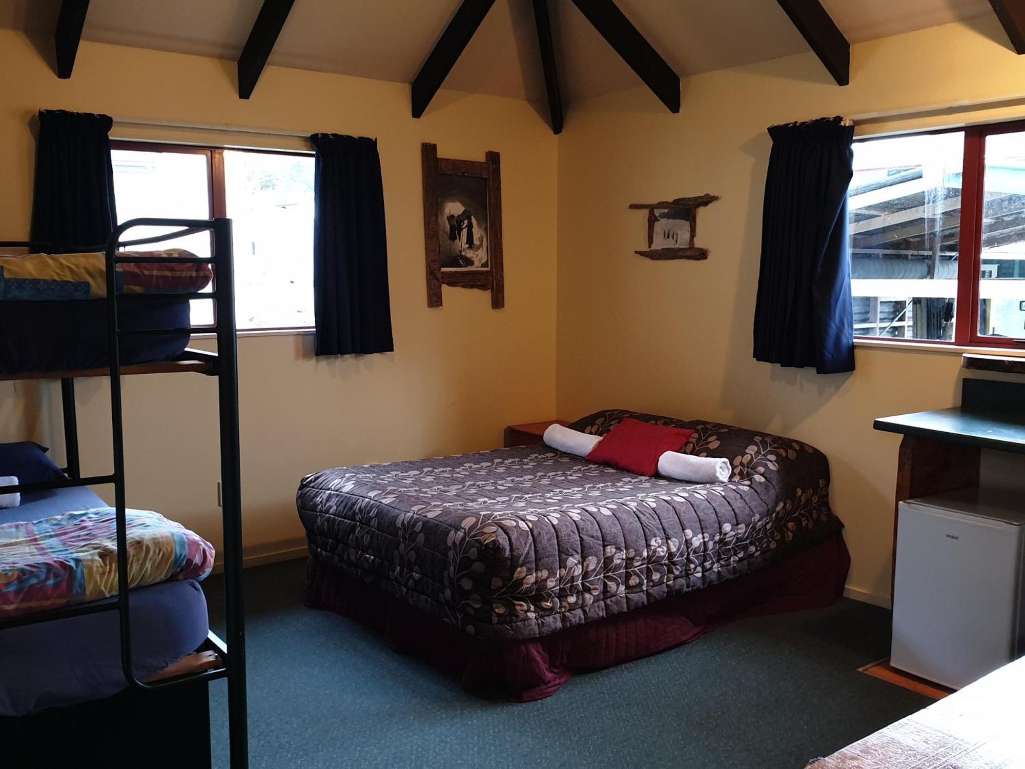 โกลว์ วอร์ม แอคคอมมอเดชั่น Hostel ฟรานซ์โจเซฟ ภายนอก รูปภาพ