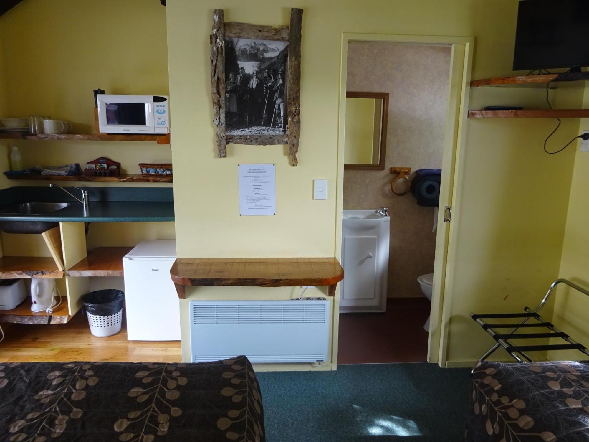 โกลว์ วอร์ม แอคคอมมอเดชั่น Hostel ฟรานซ์โจเซฟ ภายนอก รูปภาพ