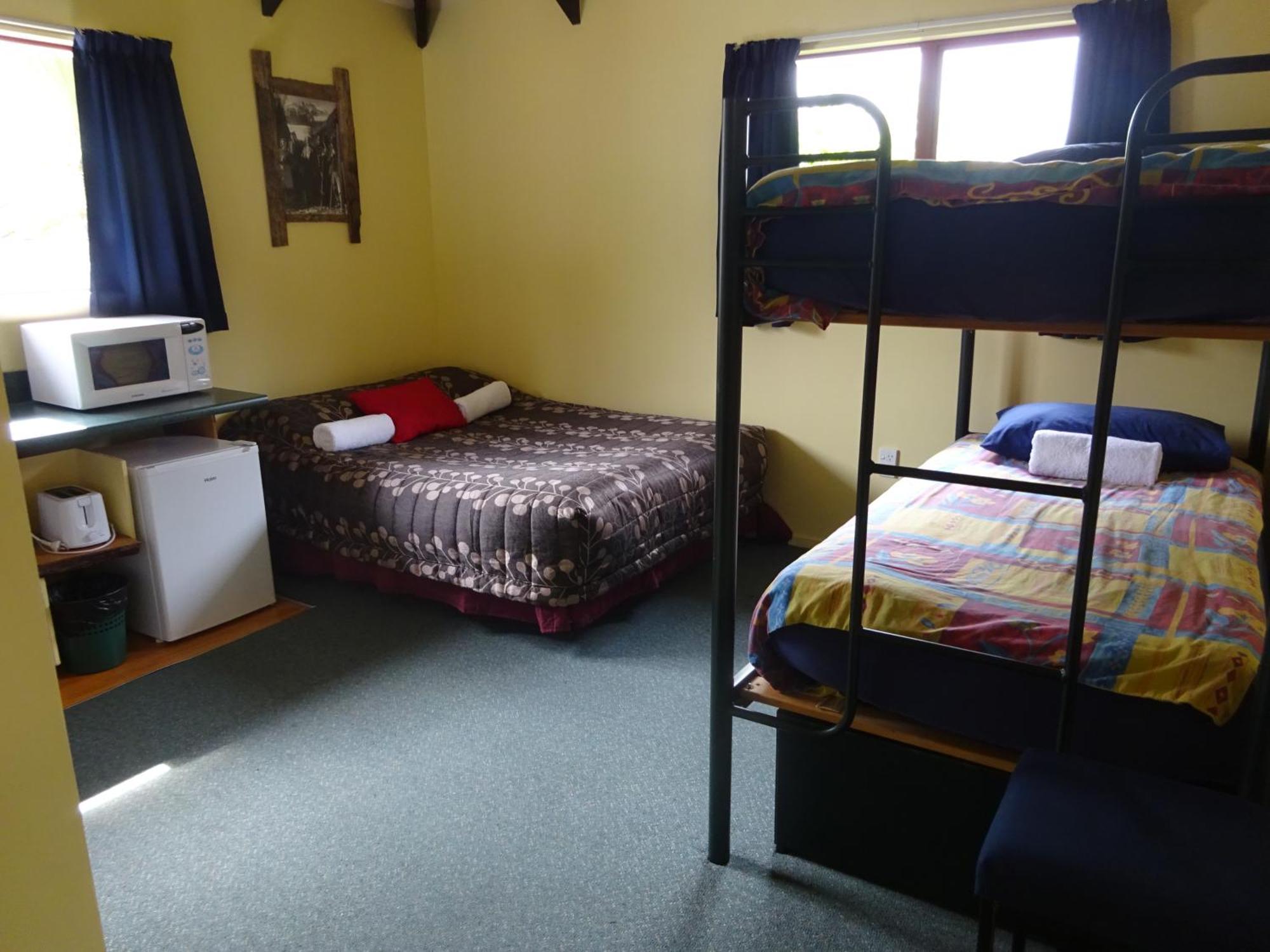 โกลว์ วอร์ม แอคคอมมอเดชั่น Hostel ฟรานซ์โจเซฟ ภายนอก รูปภาพ