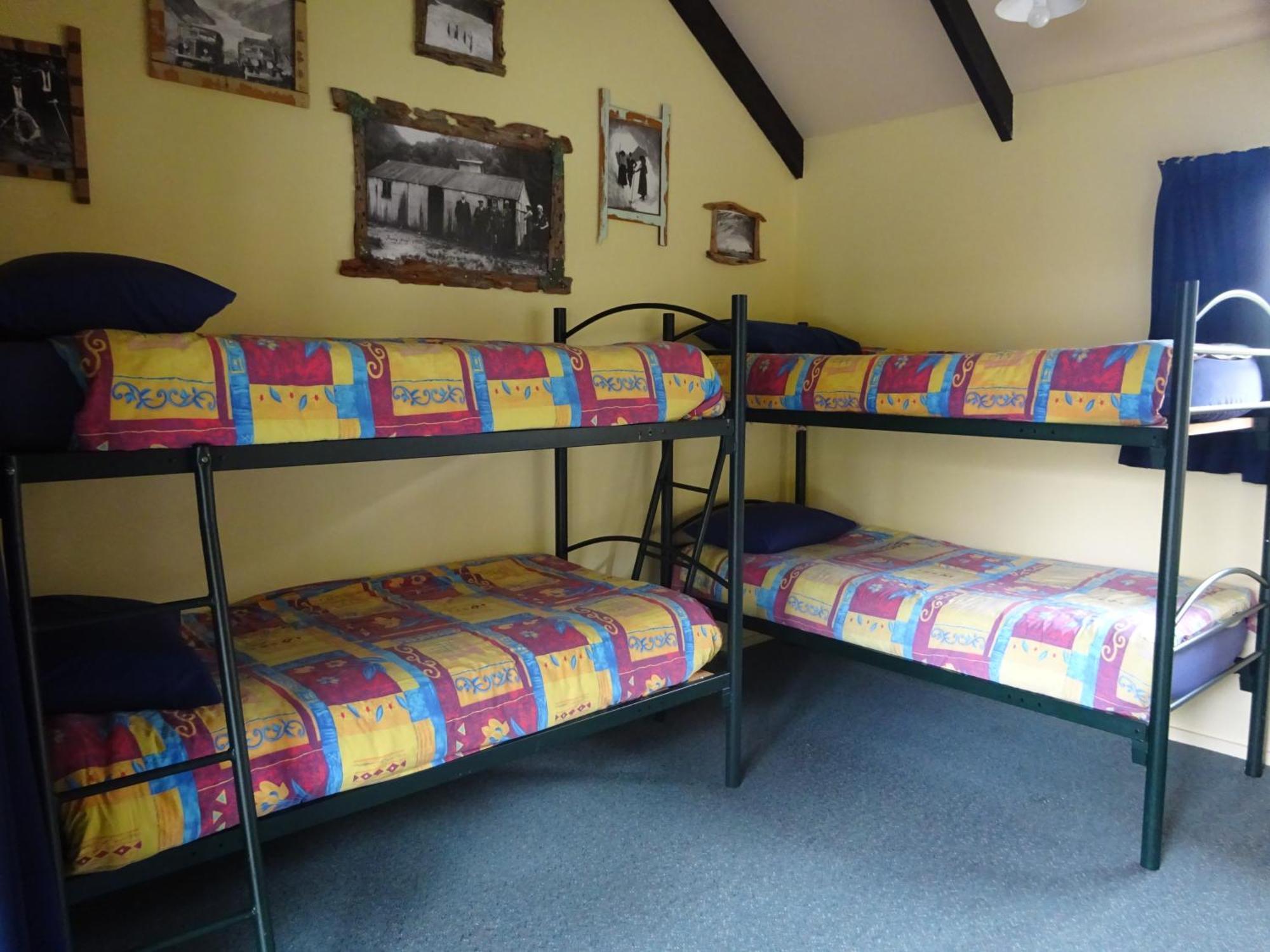 โกลว์ วอร์ม แอคคอมมอเดชั่น Hostel ฟรานซ์โจเซฟ ภายนอก รูปภาพ
