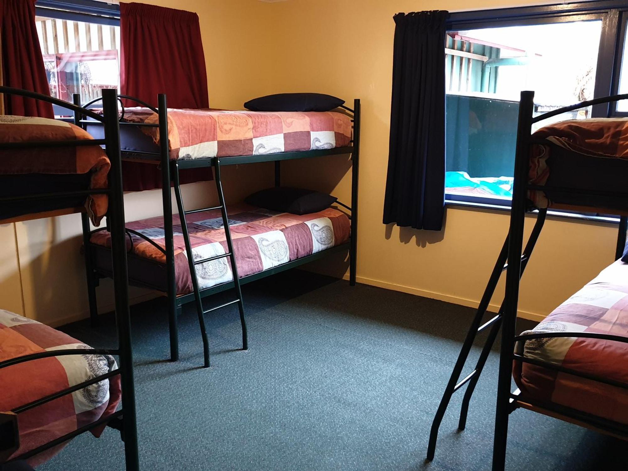 โกลว์ วอร์ม แอคคอมมอเดชั่น Hostel ฟรานซ์โจเซฟ ภายนอก รูปภาพ