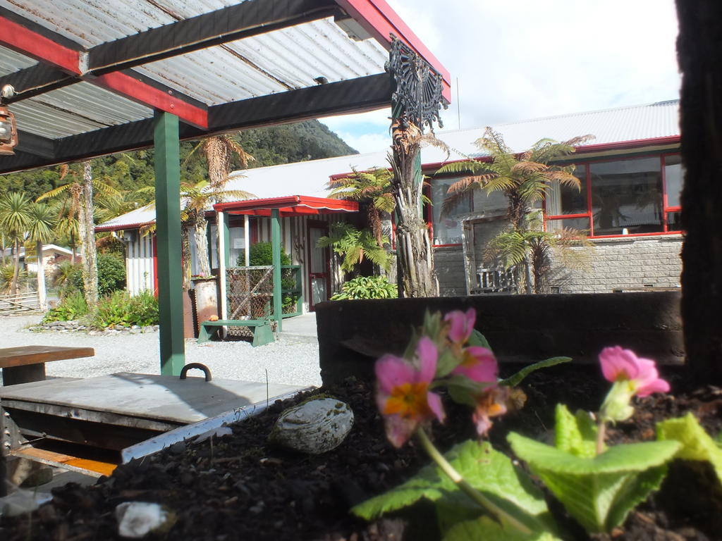 โกลว์ วอร์ม แอคคอมมอเดชั่น Hostel ฟรานซ์โจเซฟ ภายนอก รูปภาพ