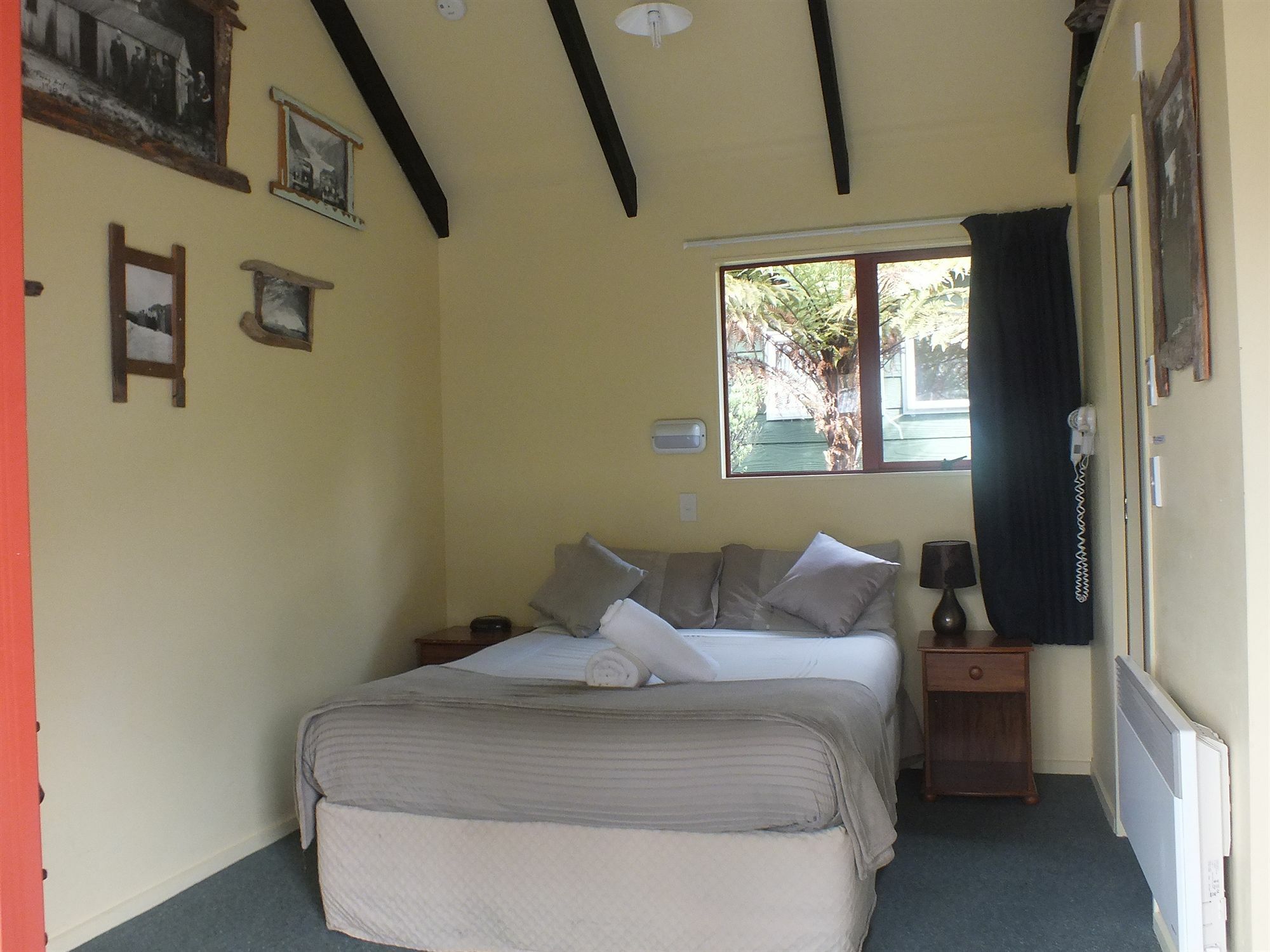โกลว์ วอร์ม แอคคอมมอเดชั่น Hostel ฟรานซ์โจเซฟ ภายนอก รูปภาพ