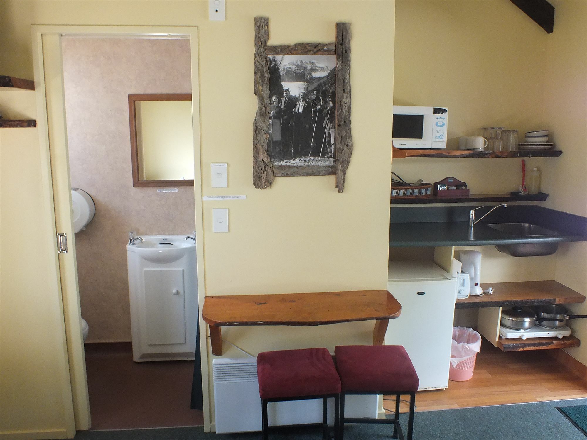 โกลว์ วอร์ม แอคคอมมอเดชั่น Hostel ฟรานซ์โจเซฟ ภายนอก รูปภาพ