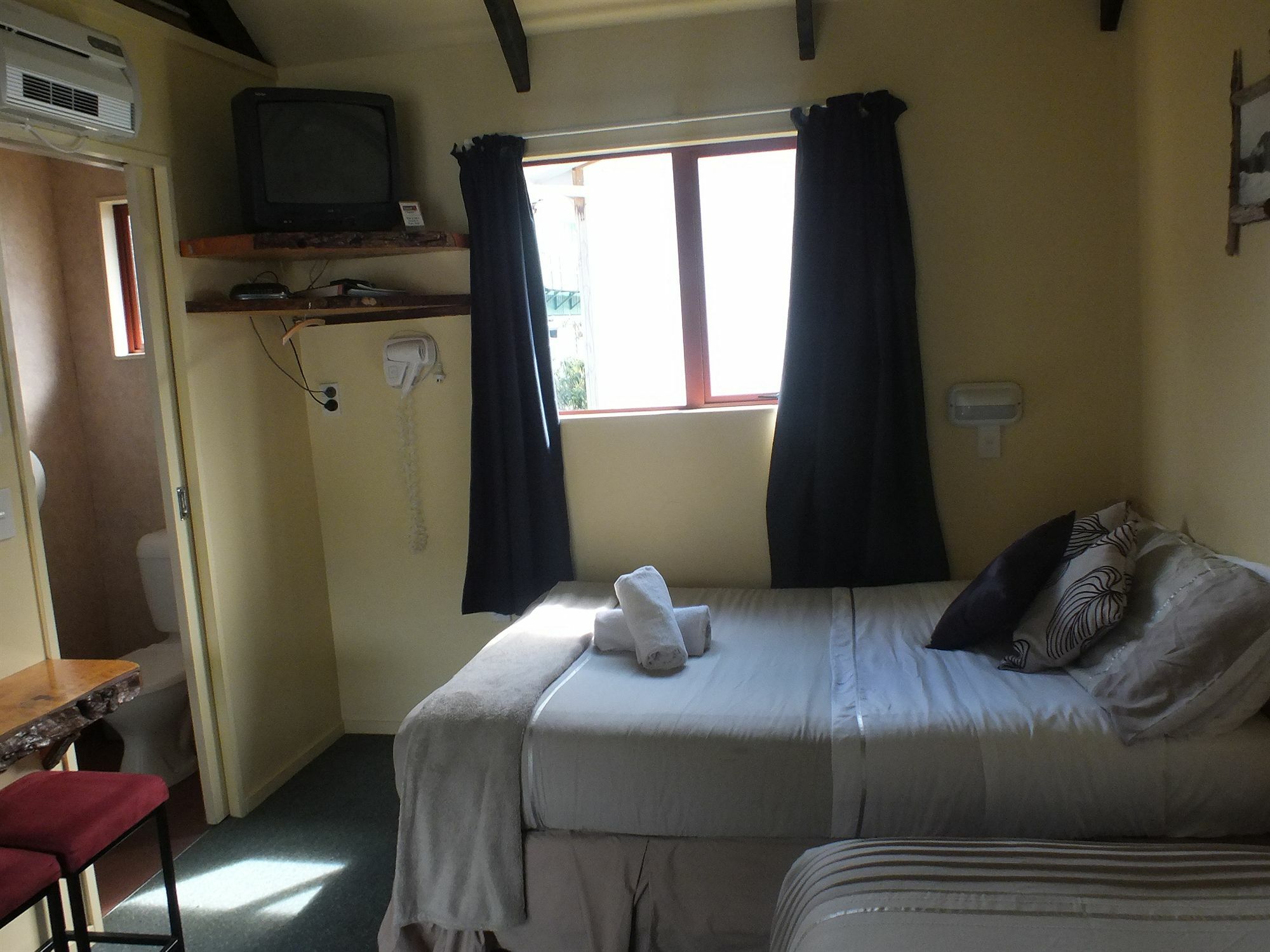 โกลว์ วอร์ม แอคคอมมอเดชั่น Hostel ฟรานซ์โจเซฟ ภายนอก รูปภาพ